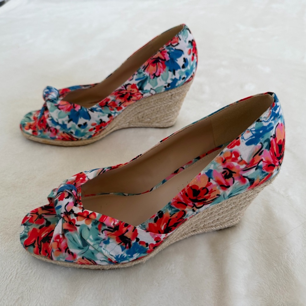 Kelly & Katie Sz 7.5 Ivala Floral Textile Peep Toe Wedge Espadrille Sandal.